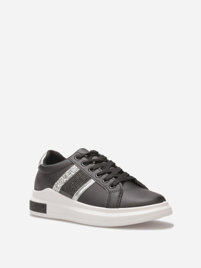 Baskets incrustées de strass