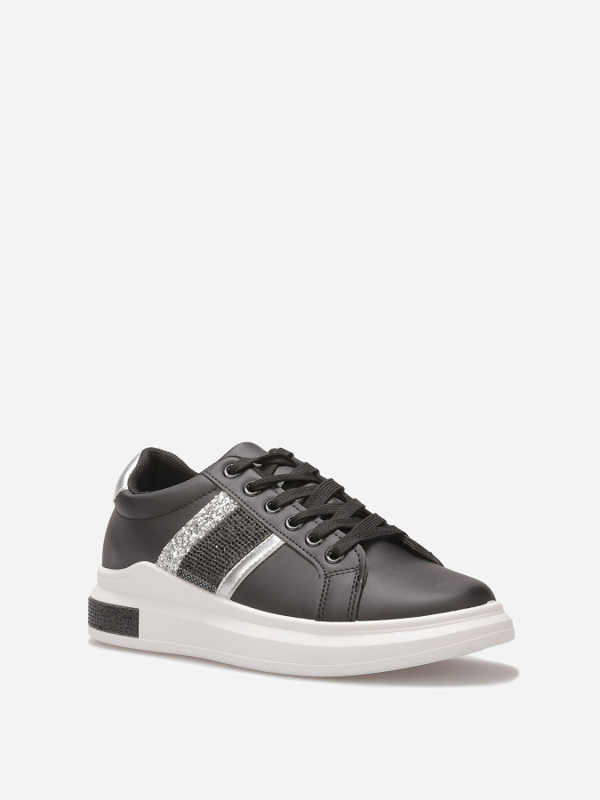 Baskets incrustées de strass