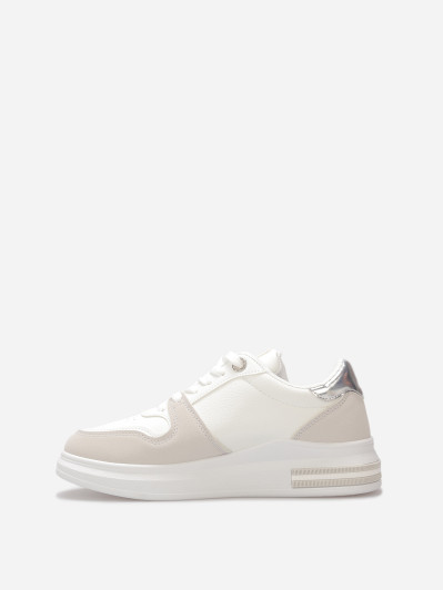 Baskets basses avec empiècements en nubuck et toile