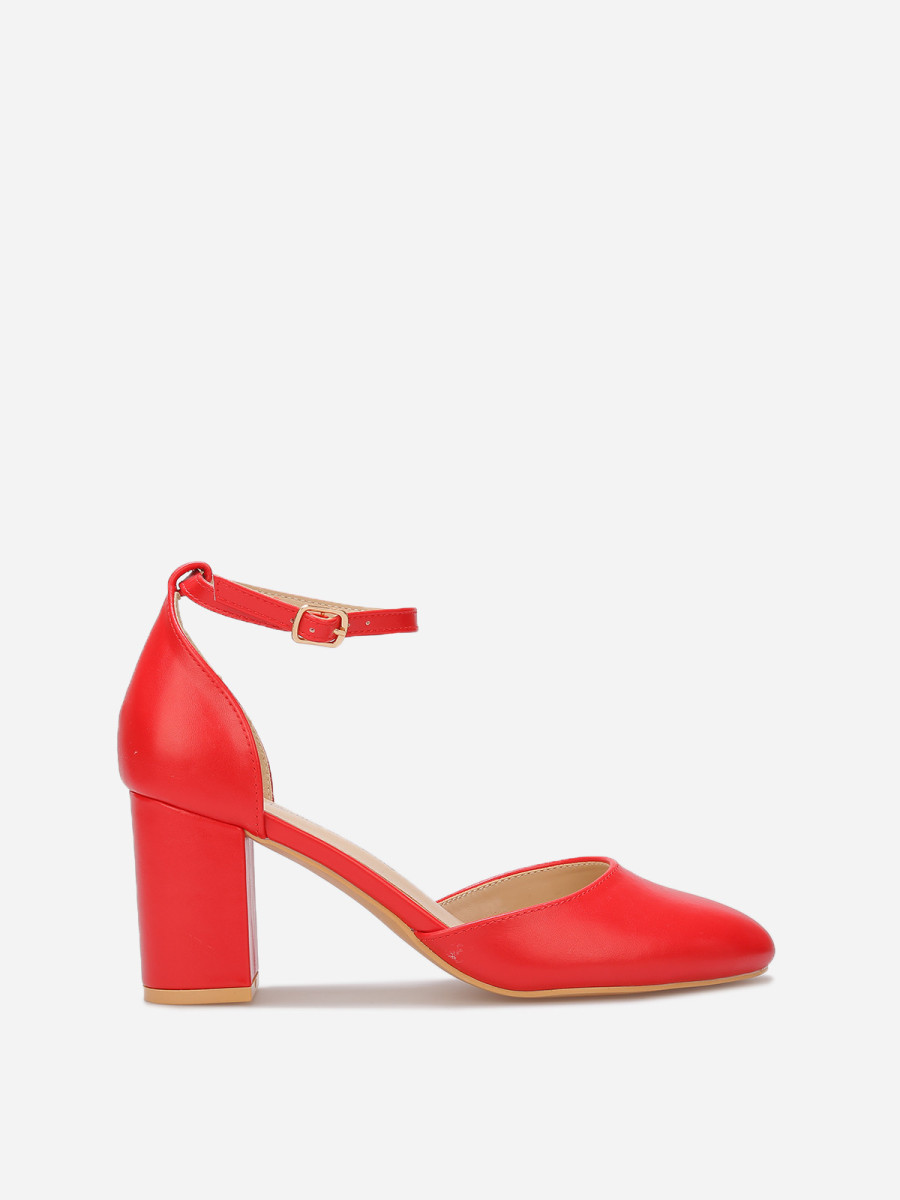 Escarpins à bout arrondi et bride