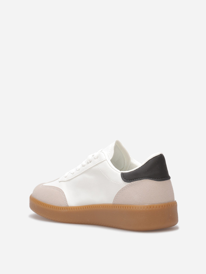 Baskets à bout et contrefort en suédine