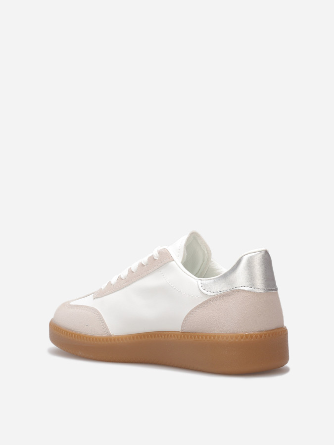 Baskets à bout et contrefort en suédine