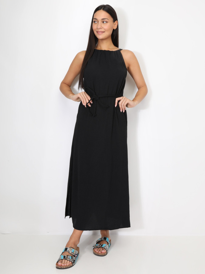 Robe longue à fentes et ceinture tressée