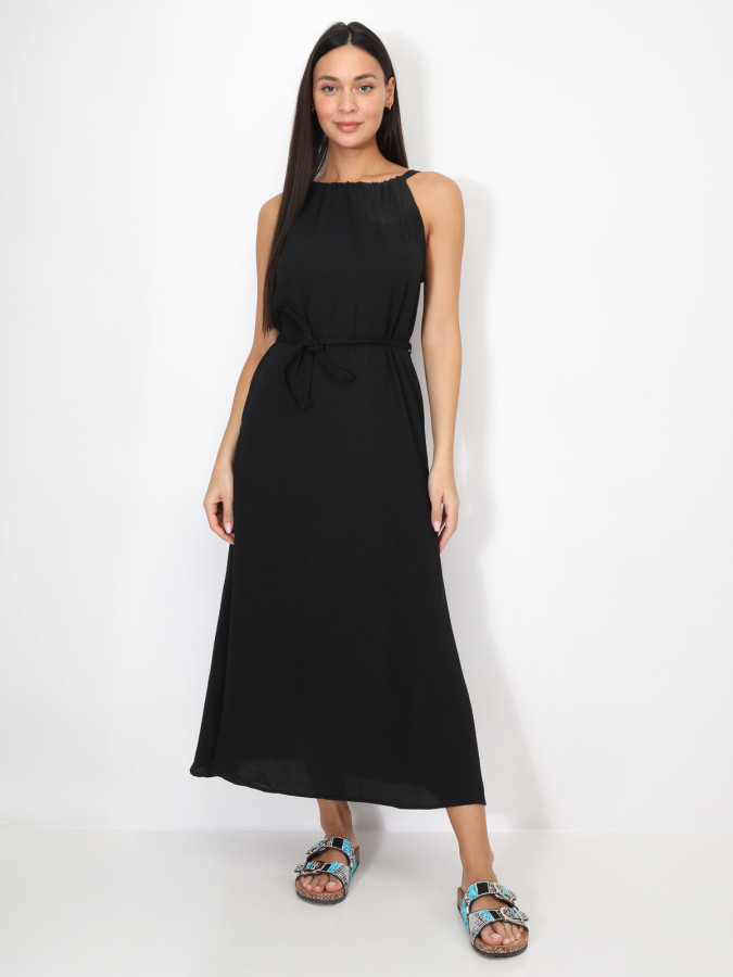 Robe longue à fentes et ceinture tressée