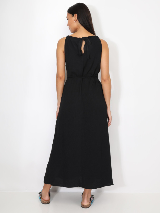 Robe longue à fentes et ceinture tressée