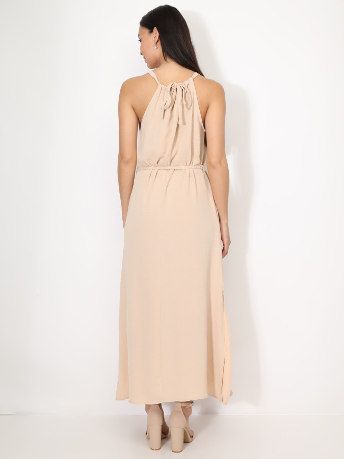 Robe longue à fentes et ceinture tressée