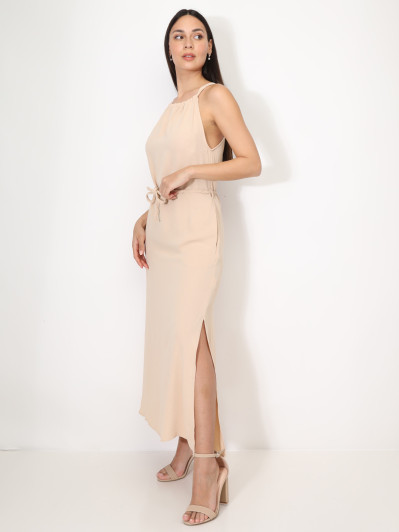 Robe longue à fentes et ceinture tressée