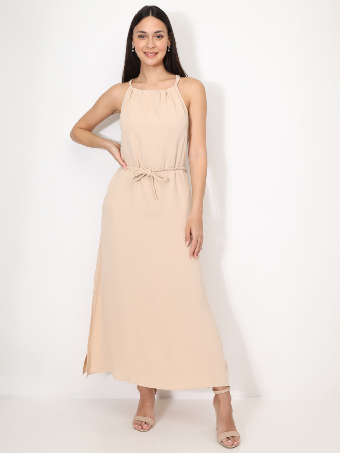 Robe longue à fentes et ceinture tressée