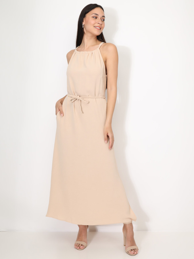 Robe longue à fentes et ceinture tressée