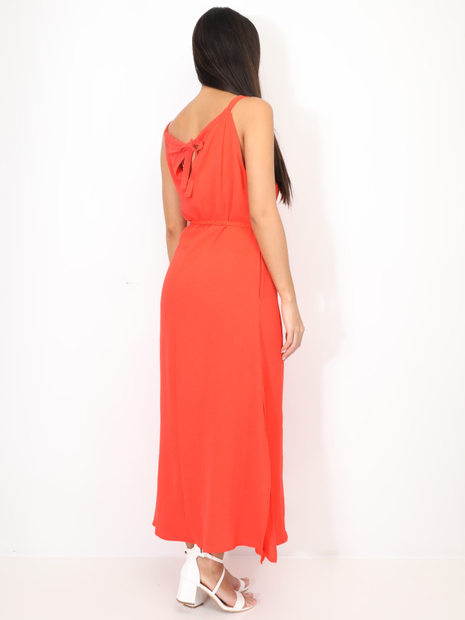 Robe longue à fentes et ceinture tressée