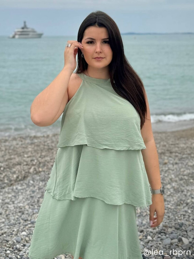 Robe à volants et nœud