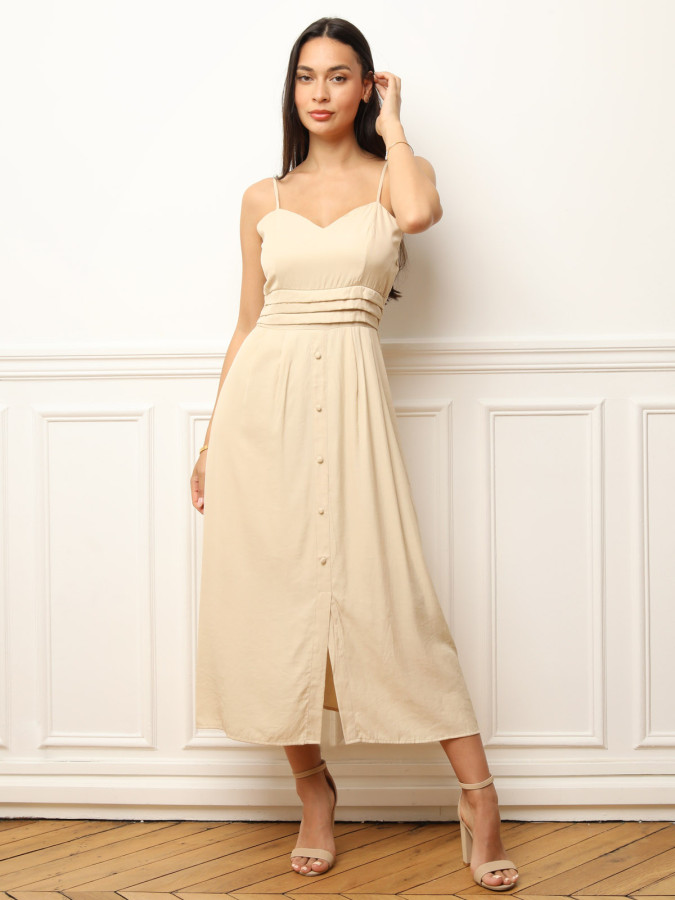 Robe à boutons et détails plissés