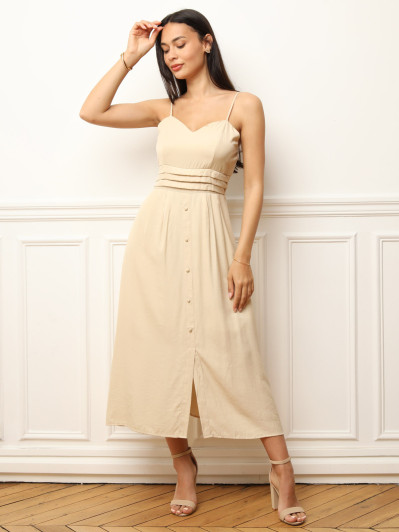 Robe à boutons et détails plissés