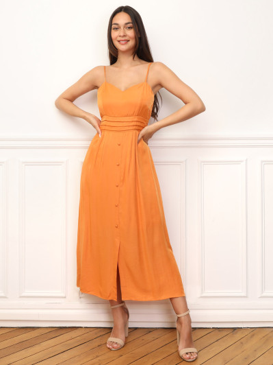 Robe à boutons et détails plissés