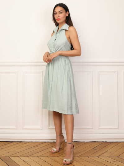 Robe dos-nu à col chemise verte sauge