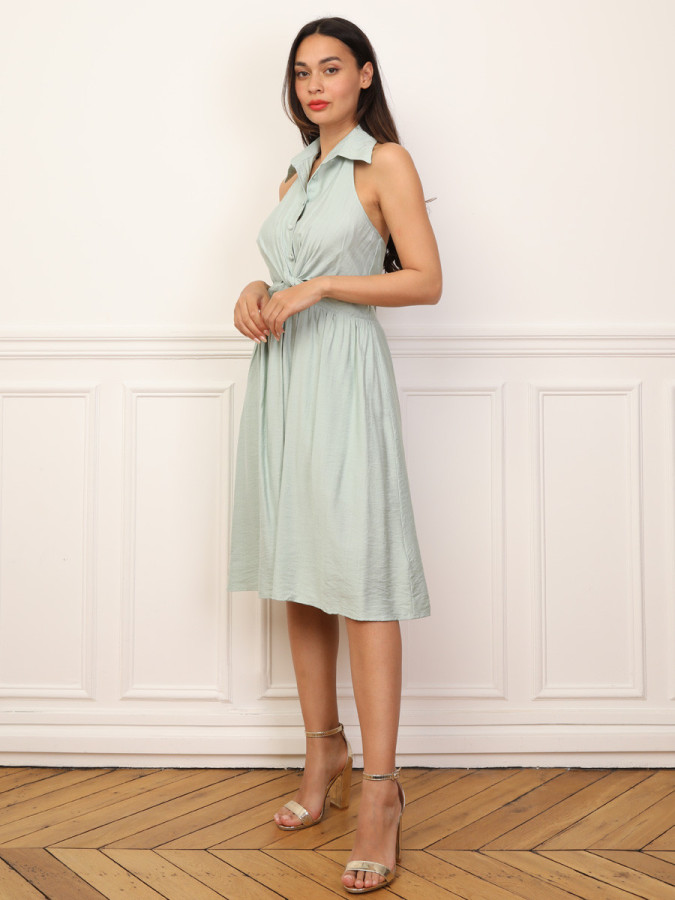 Robe dos-nu à col chemise verte sauge