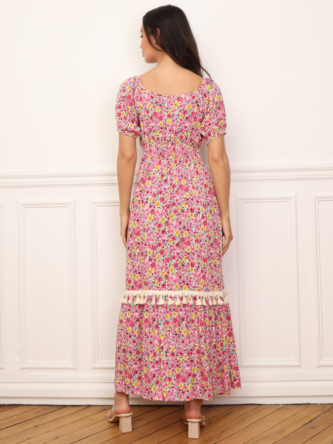 Robe longue à fleurs et détails crochet