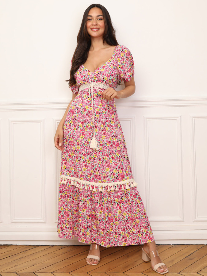 Robe longue à fleurs et détails crochet