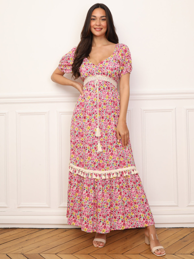 Robe longue à fleurs et détails crochet