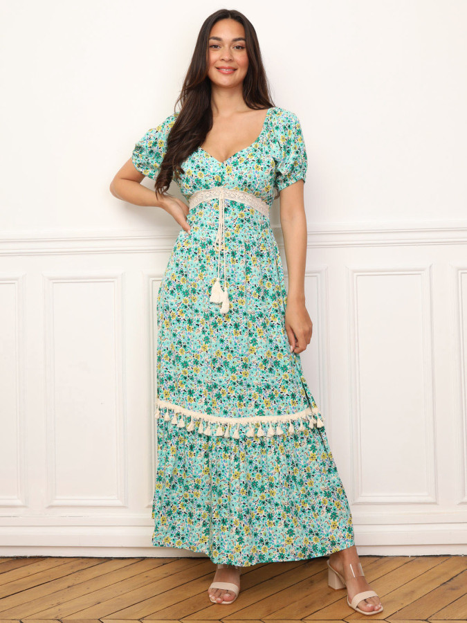 Robe longue à fleurs et détails crochet