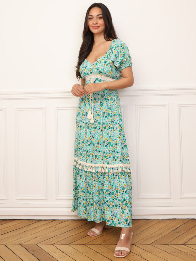 Robe longue à fleurs et détails crochet