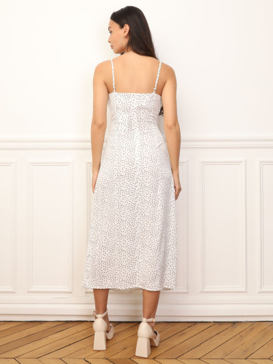 Robe froncée et fendue à pois