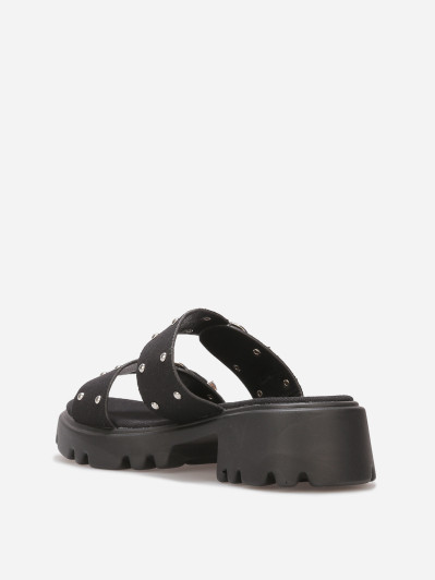 Mules à boucles et clous argentés