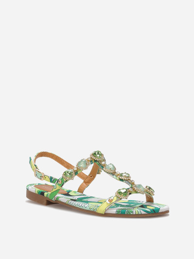 Sandales incrustées de bijoux cœurs