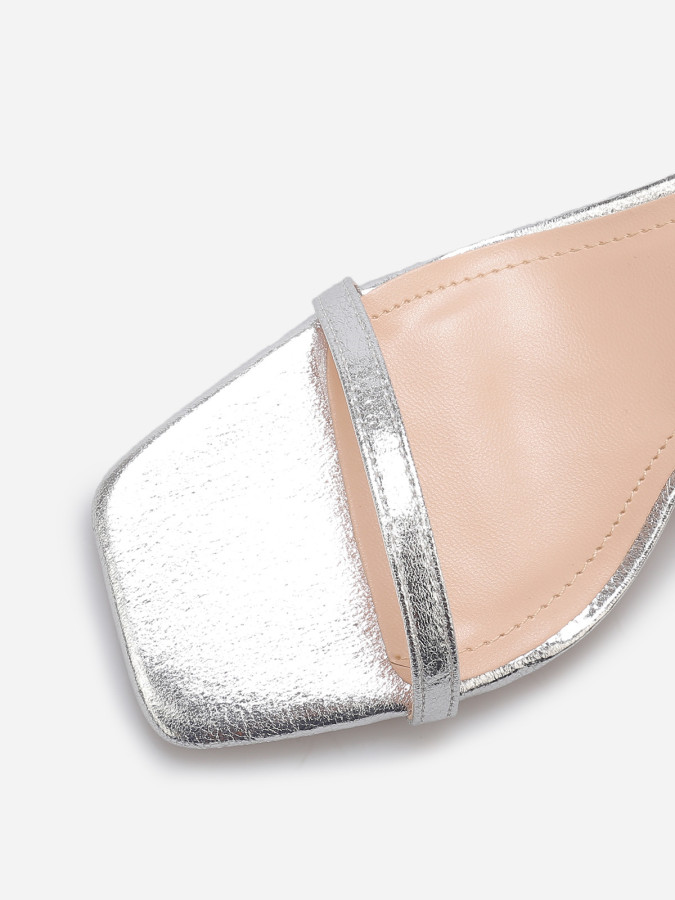 Sandales à bout carré et fines brides