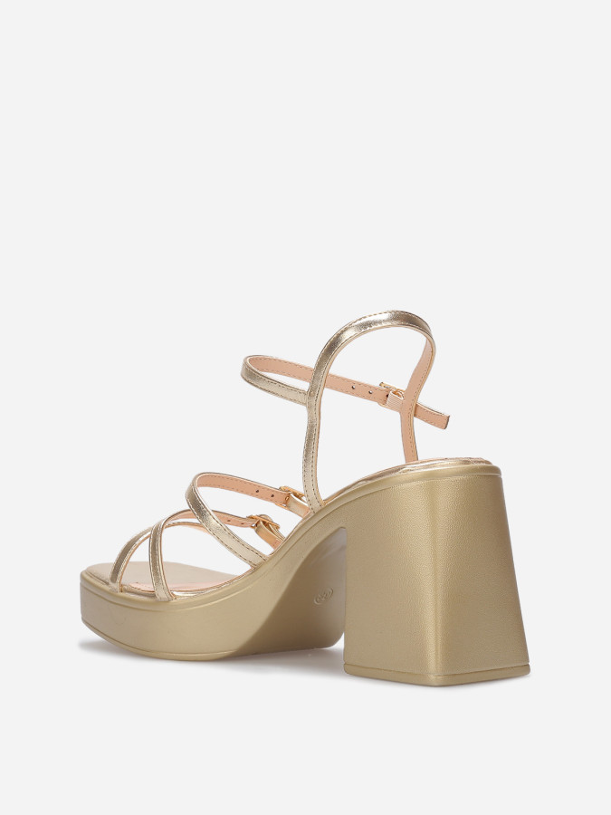 Sandales à fines brides et plateforme