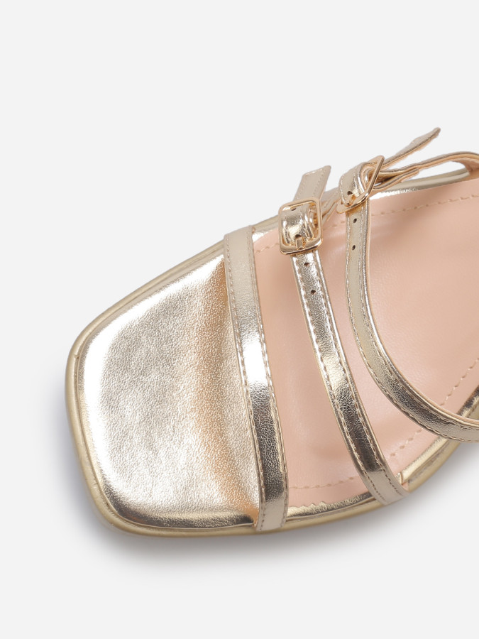 Sandales à fines brides et plateforme