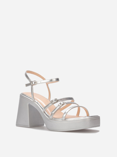 Sandales à fines brides et plateforme