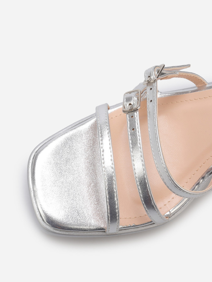 Sandales à fines brides et plateforme