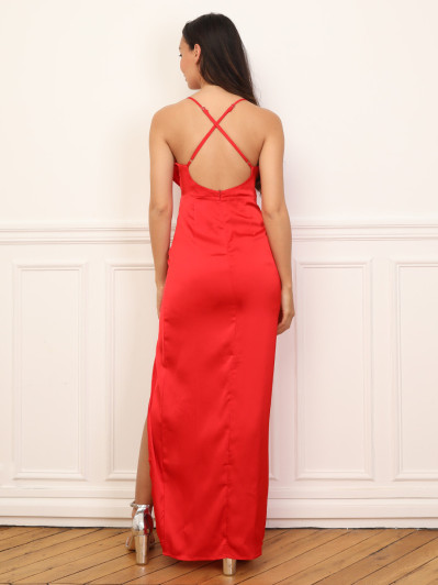 Robe satinée à col bénitier drapé