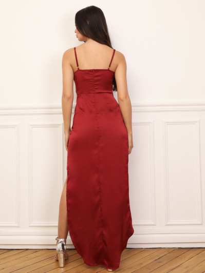 Robe satinée asymétrique et fendue