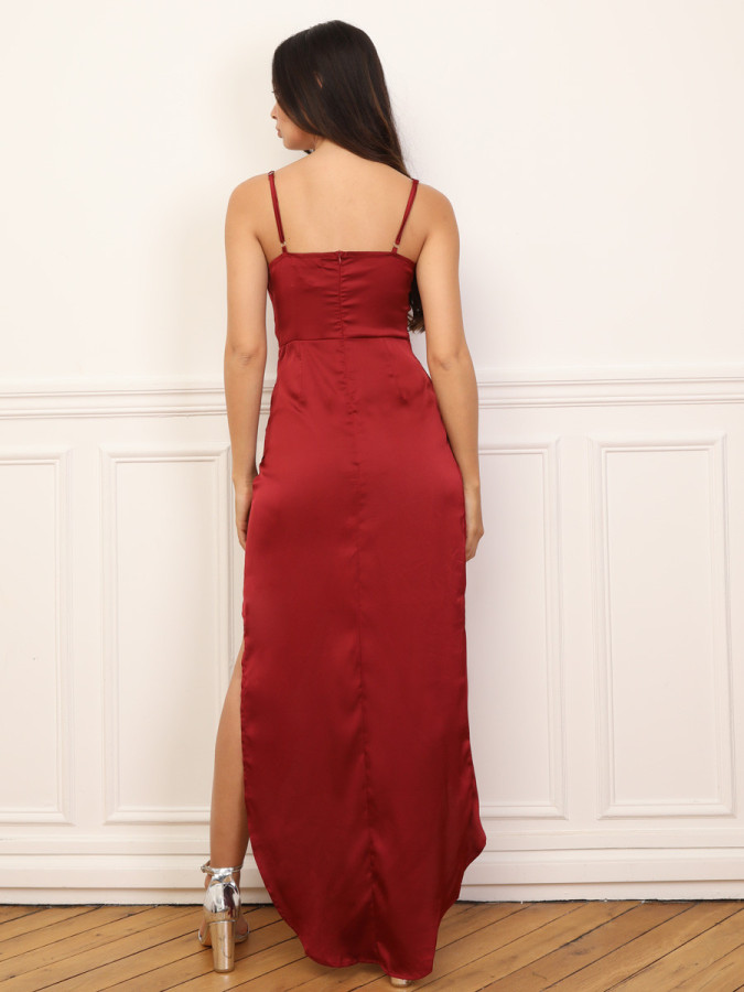 Robe satinée asymétrique et fendue