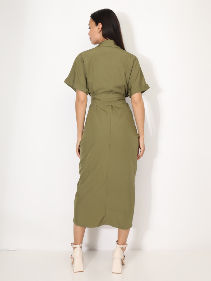 Robe chemise kaki mi-longue avec ceinture large à nouer