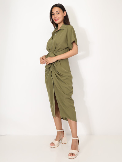 Robe chemise kaki mi-longue avec ceinture large à nouer