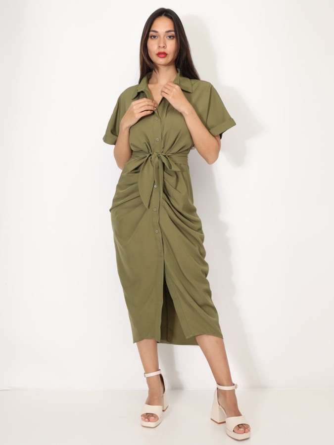 Robe chemise kaki mi-longue avec ceinture large à nouer