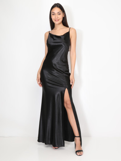 Robe satinée fendue à col bénitier