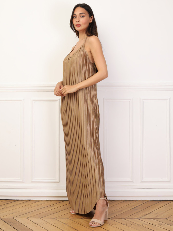 Robe plissée à bords arrondis