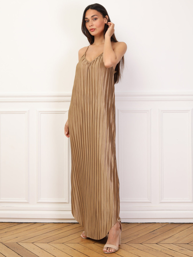 Robe plissée à bords arrondis
