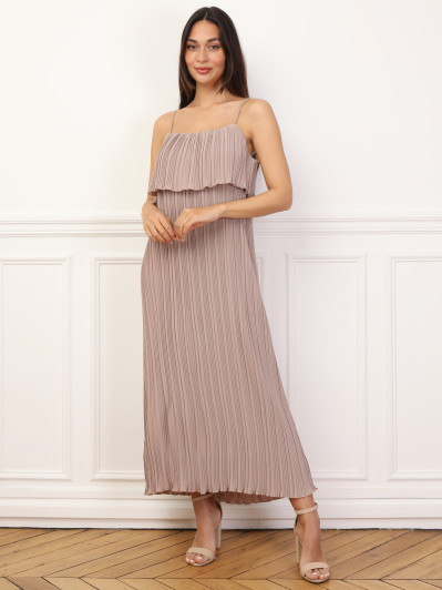 Robe fluide et plissée à volants