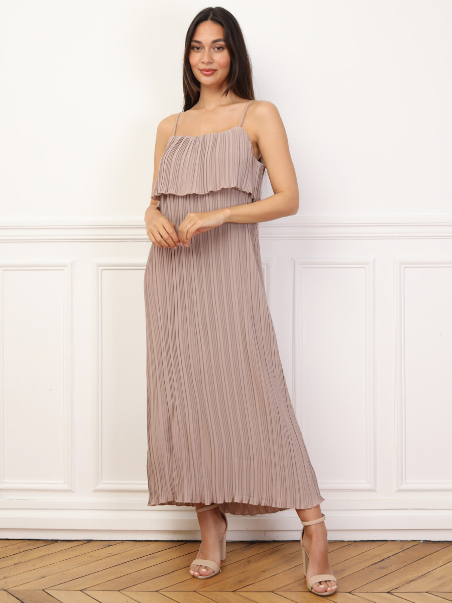 Robe fluide et plissée à volants