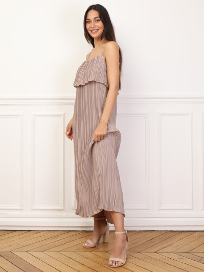 Robe fluide et plissée à volants