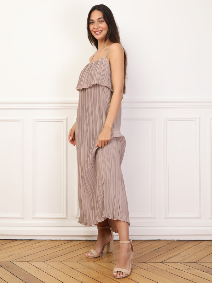 Robe fluide et plissée à volants