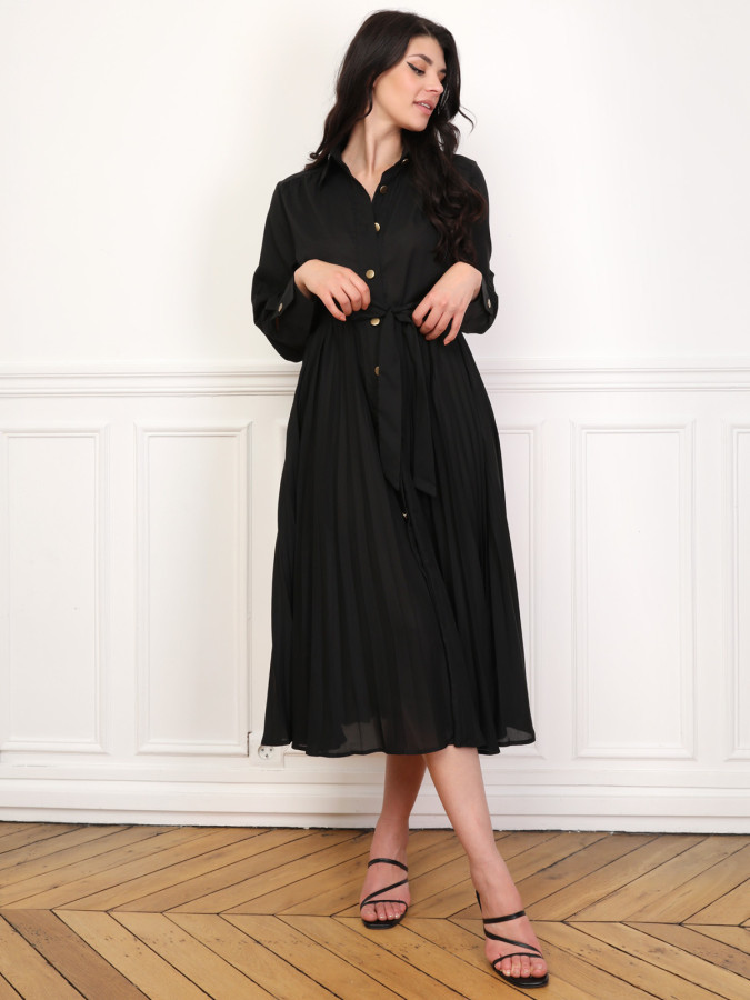 Robe chemise plissée et ceinturée