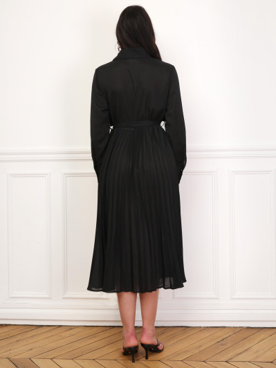 Robe chemise plissée et ceinturée