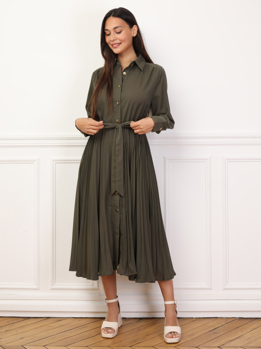 Robe chemise plissée et ceinturée