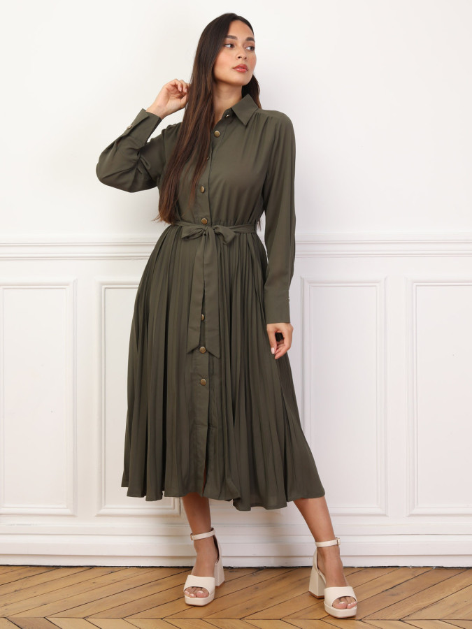 Robe chemise plissée et ceinturée